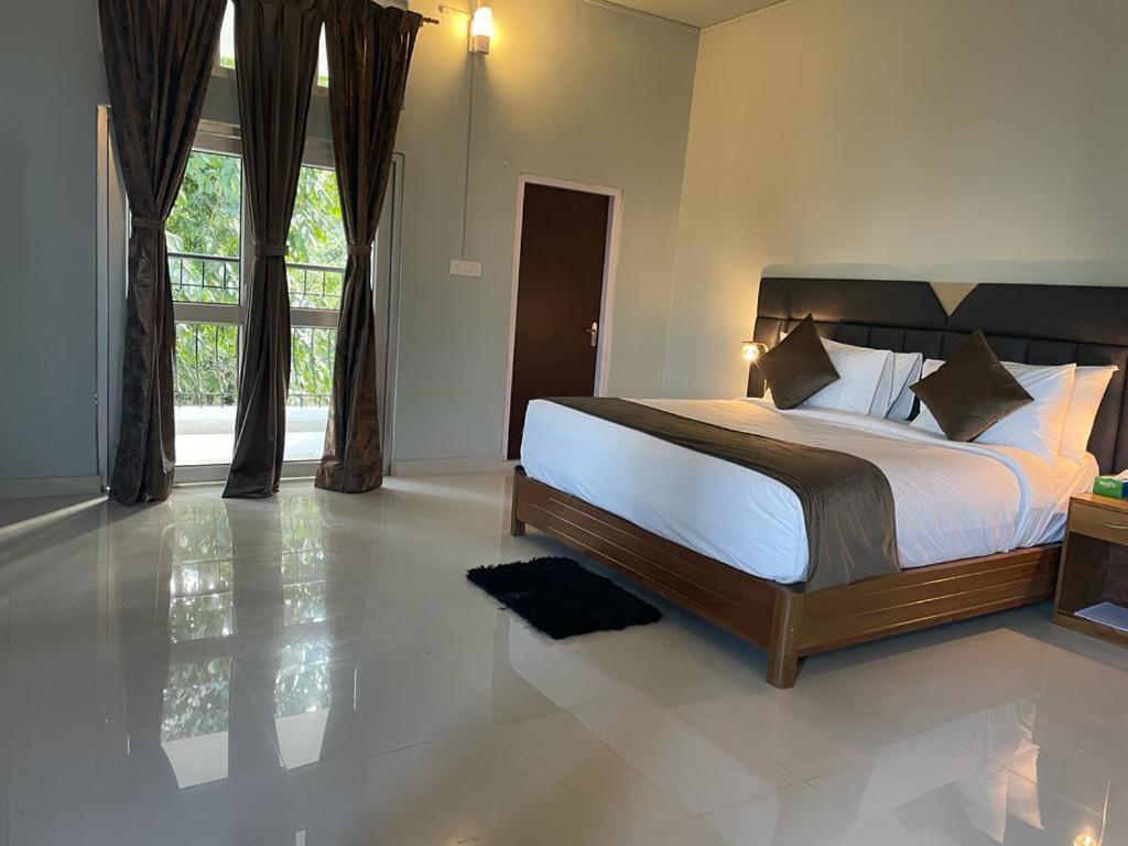 La Colline Resort Kohima Exteriör bild